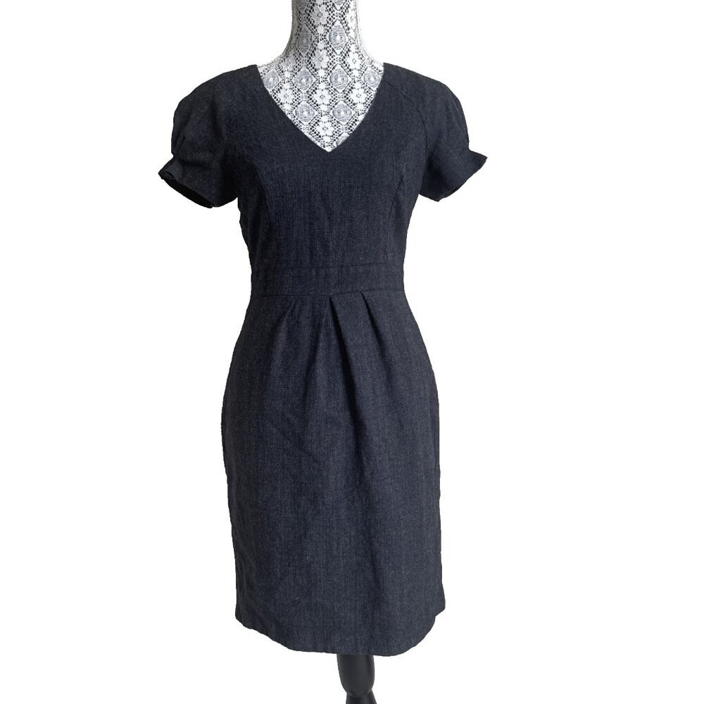Banana Republic Wool Grey sheath Dress in Size 4, Stretch, v neck,‎ cap sleeve